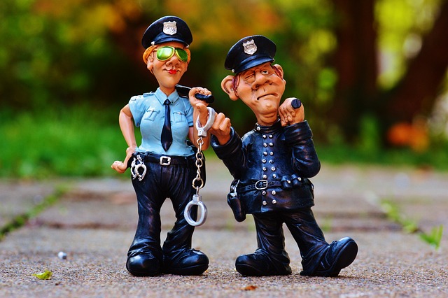 Hire Legal Expertise: Navigating Finance Crime Probes & Contract Disputes