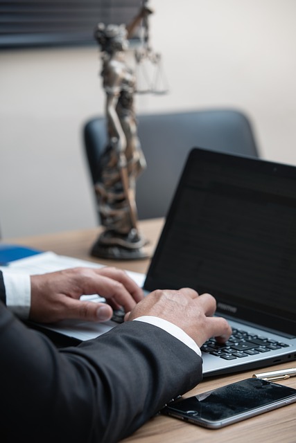Navigating Intellectual Property Disputes: Litigation Risk Management for Lawyers