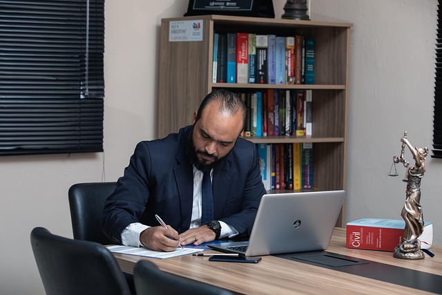 lawyer-640x480-61336669.jpeg
